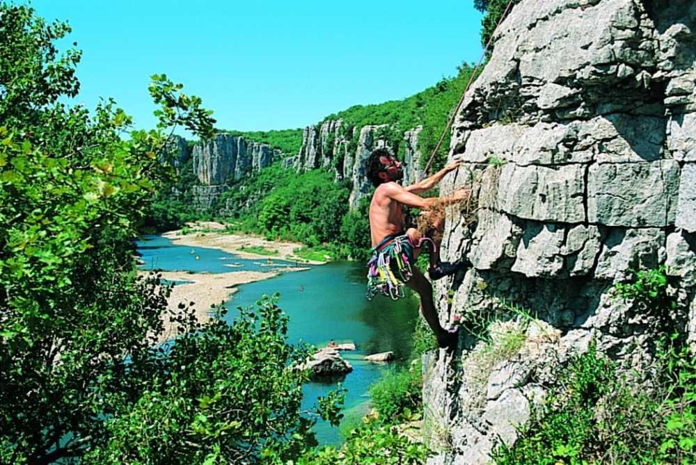 Hebergements Des Posas Sampzon Екстериор снимка